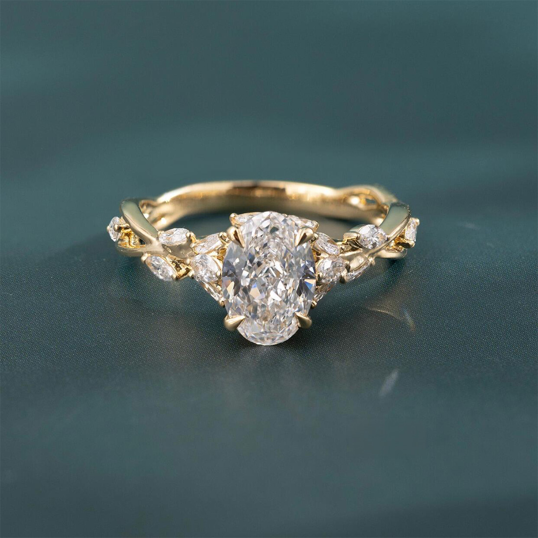 1.50 Karat Oval Kesim Vintage Pırlanta Tektaş Yüzük