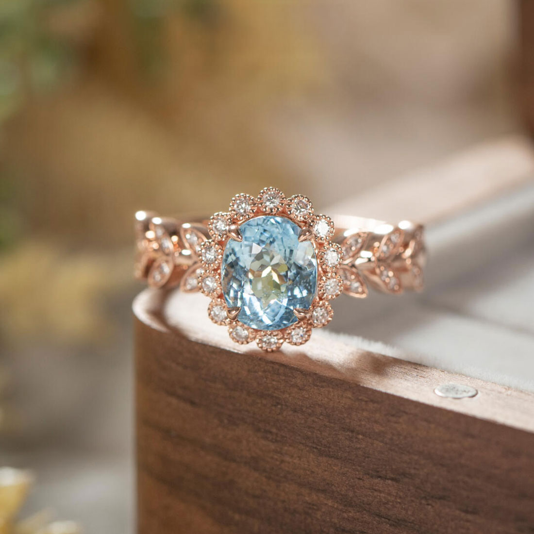 2.30 Karat Mavi Topaz Pırlantalı Yüzük