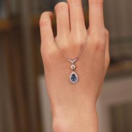 1 Karat London Blue Topaz Pırlantalı Kolye