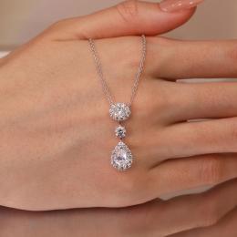 0.90 Karat Damla Kesim Özel Tasarım Pırlanta Kolye