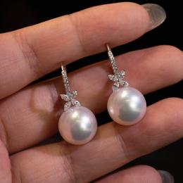 0.50 Karat Markiz Kesim Pırlantalı İncili Tasarım Küpe