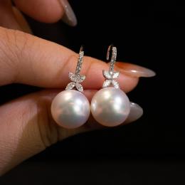 0.50 Karat Markiz Kesim Pırlantalı İncili Tasarım Küpe