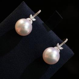 0.50 Karat Markiz Kesim Pırlantalı İncili Tasarım Küpe