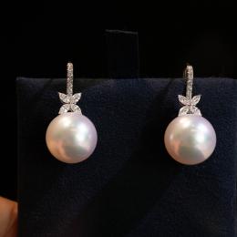 0.50 Karat Markiz Kesim Pırlantalı İncili Tasarım Küpe