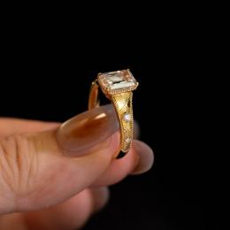 0.85 Karat Emerald Kesim Pırlanta Tektaş Yüzük