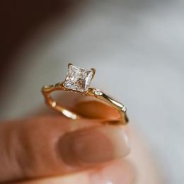 1.10 Karat Prenses Kesim Kare Pırlanta Tektaş Yüzük
