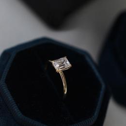 0.70 Karat F SI1 Emerald Kesim Sarı Altın Pırlanta Tektaş Yüzük