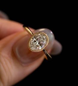 0.60 Karat Oval Kesim Bezel Tasarım Pırlanta Tektaş Yüzük