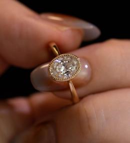 0.60 Karat Oval Kesim Bezel Tasarım Pırlanta Tektaş Yüzük