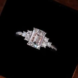 0.85 Karat F SI2 GIA Emerald Kesim Pırlanta Tektaş Yüzük