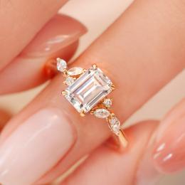 1.20 Karat Emerald Kesim Pırlanta Tektaş Yüzük