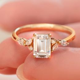 1.20 Karat Emerald Kesim Pırlanta Tektaş Yüzük