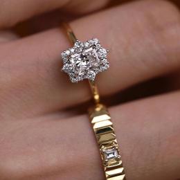 0.90 Karat Radiant Kesim D SI2 GIA Pırlanta Rose Tektaş Yüzük