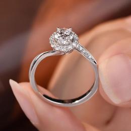 1 Karat Oval Kesim Pırlanta Tektaş Yüzük