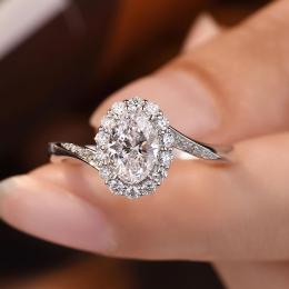 1 Karat Oval Kesim Pırlanta Tektaş Yüzük