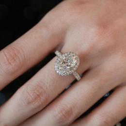 2 Karat Oval Kesim Halo Tasarım Pırlanta Tektaş Yüzük