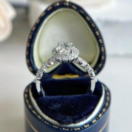 1.10 Karat Oval Kesim Pırlanta Tektaş Yüzük