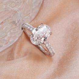 1.80 Karat Oval Kesim Hiden Halo Tasarım Pırlanta Tektaş Yüzük