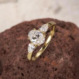 1 Karat D SI2 GIA Oval Kesim Pırlanta Tria Tektaş Yüzük