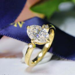 0.75 Karat Oval Kesim Pırlanta Tria Tektaş Yüzük