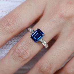 3.40 Karat Emerald Kesim Safir Pırlantalı Tektaş Yüzük