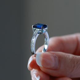 3.40 Karat Emerald Kesim Safir Pırlantalı Tektaş Yüzük