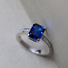 3.40 Karat Emerald Kesim Safir Pırlantalı Tektaş Yüzük