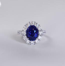 2.10 Karat Özel Tasarım Pırlantalı Safir Yüzük