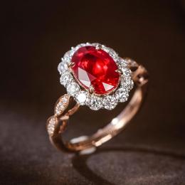2 Karat Oval Kesim Yakut Tektaş Yüzük