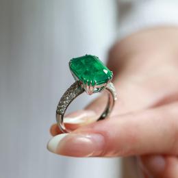 5 Karat Zümrüt Pırlantalı Yüzük 