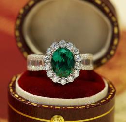 1.70 Karat Özel Tasarım Zümrüt Yüzük 